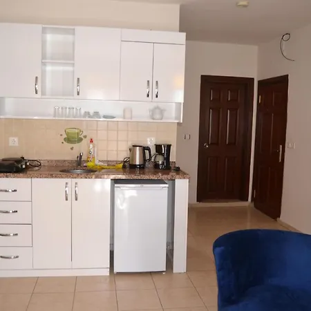 Safari N-4 Apart Otel *